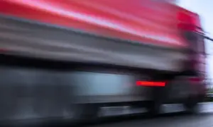 Czy ciężarówki mogą jeździć w niedzielę? Sprawdź ważne przepisy i wyjątki