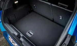 Bagażnik Ford Puma oferuje sporo miejsca, idealny na zakupy czy bagaż. Sprawdź jego wymiary!