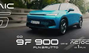 Niebieski BAIC 5 na drodze. Cena od 97 900 PLN brutto, ubezpieczenie AC/OC od 1 PLN.