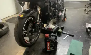 MOTUL 7100 - najlepszy olej do motocykli, który chroni silnik