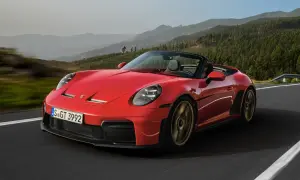 Czerwony kabriolet Porsche 911 GT3 na górskiej drodze. Sprawdź aktualną porsche 911 cena.