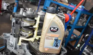 Olej K2 Matic DSG do skrzyni biegów, gotowy do wymiany w mechanizmie DSG.