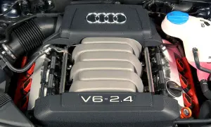 Silnik V6 2.4 z Audi A6 C6, gotowy do pracy.