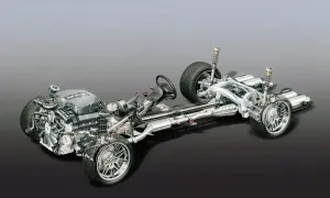 Szczegółowy widok podwozia BMW z silnikiem i układem napędowym rwd.