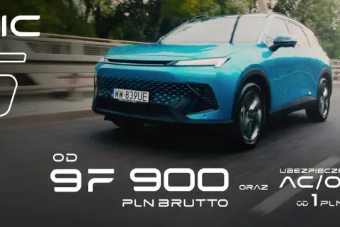 Niebieski BAIC 5 na drodze. Cena od 97 900 PLN brutto, ubezpieczenie AC/OC od 1 PLN.