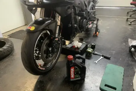 MOTUL 7100 - najlepszy olej do motocykli, który chroni silnik