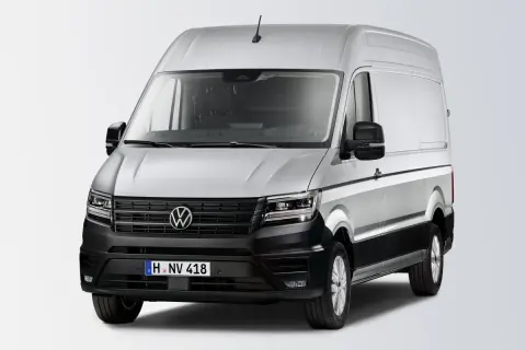 Srebrny Volkswagen Crafter, gotowy do pracy. Ten wszechstronny van to idealny partner dla każdego przedsiębiorcy.