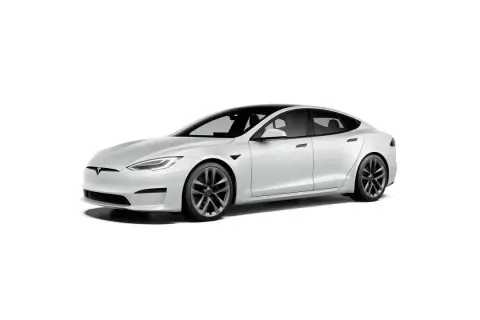 Biała Tesla Model S na białym tle. Sprawdź aktualną tesla cena i możliwości tego elektrycznego sedana.