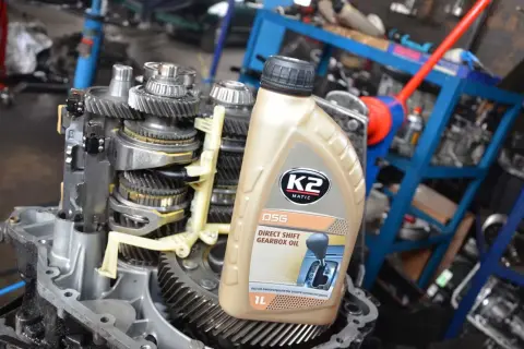 Olej K2 Matic DSG do skrzyni biegów, gotowy do wymiany w mechanizmie DSG.
