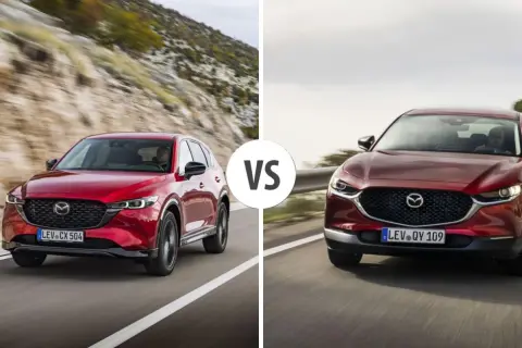 Dwa czerwone SUV-y Mazda CX-5 i Mazda CX-30 pędzą po krętych drogach, porównując swoje możliwości.