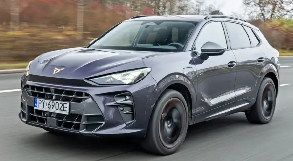 Nowy Cupra Terramar w ruchu. Sprawdź aktualną cupra terramar cena i dostępne wersje.