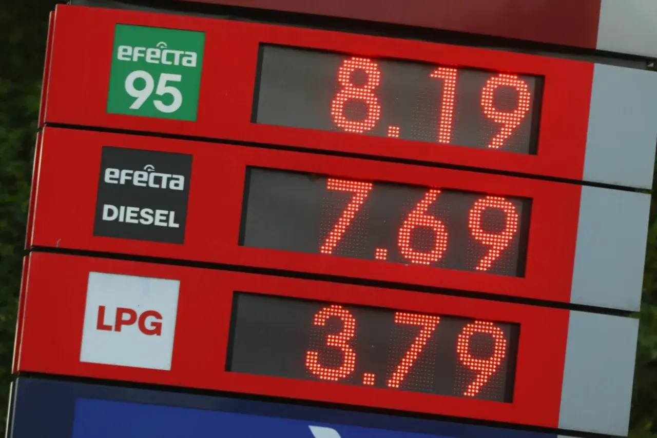 Cena ropy Orlen: benzyna 95 kosztuje 8.19 zł, diesel 7.69 zł, a LPG 3.79 zł.