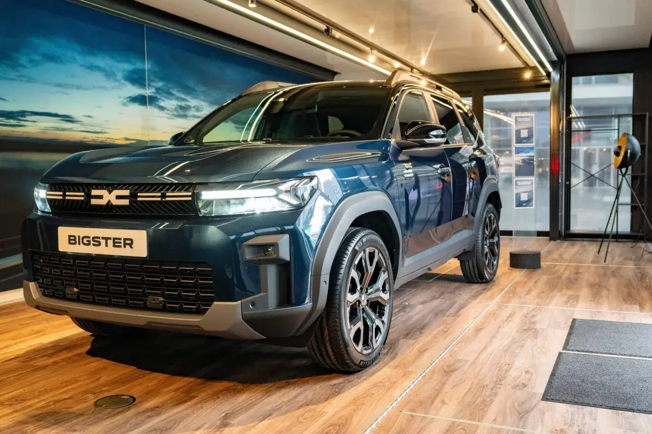 Nowy Dacia Bigster prezentuje się imponująco. Czekamy na informacje o jego silnikach i możliwościach.