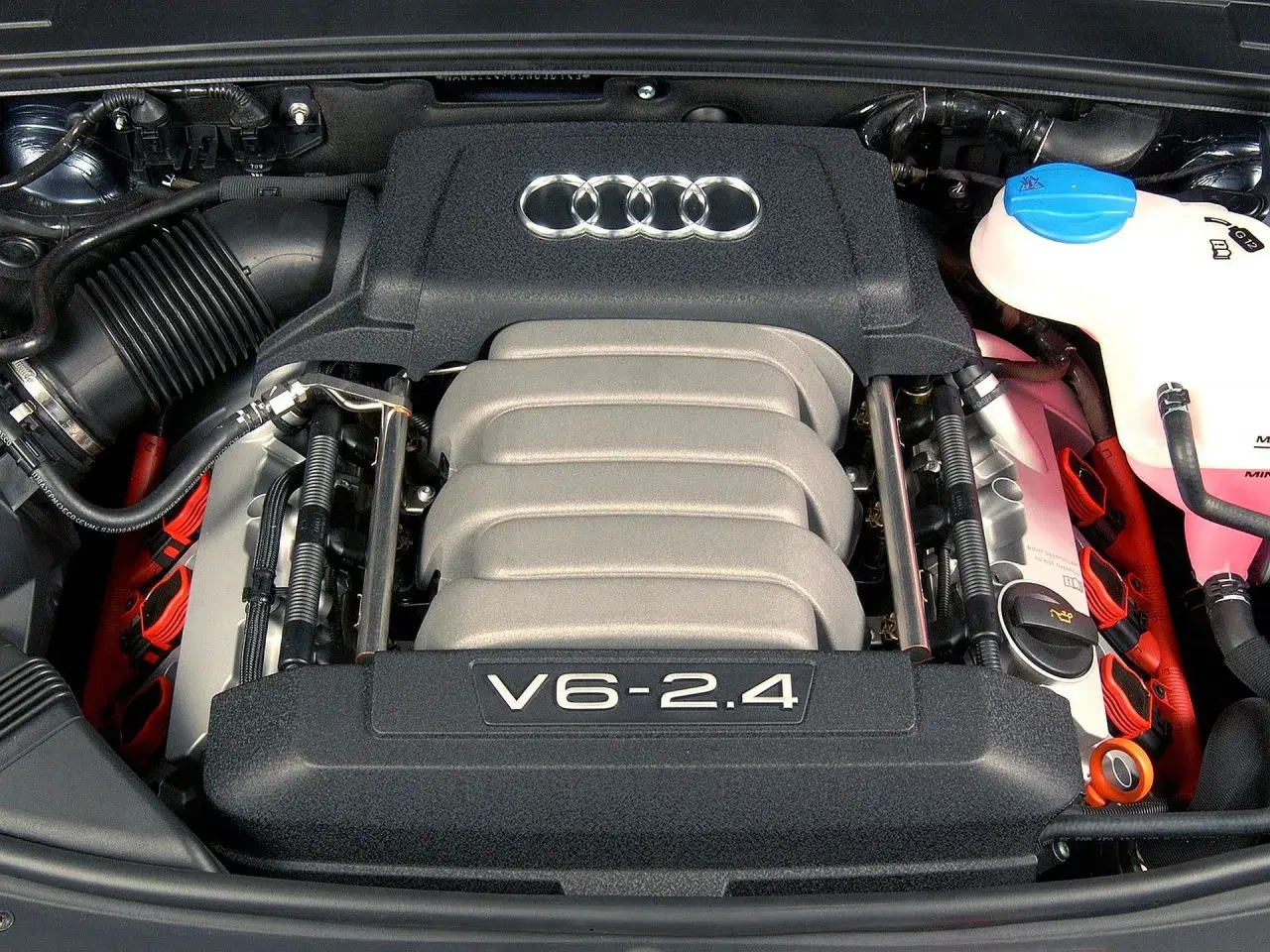Silnik V6 2.4 z Audi A6 C6, gotowy do pracy.