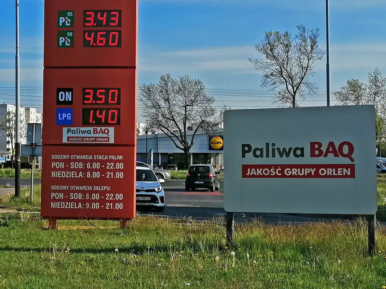 Cena gazu LPG na stacji BAQ to 1.40. Obok widnieje cena ON 3.50.