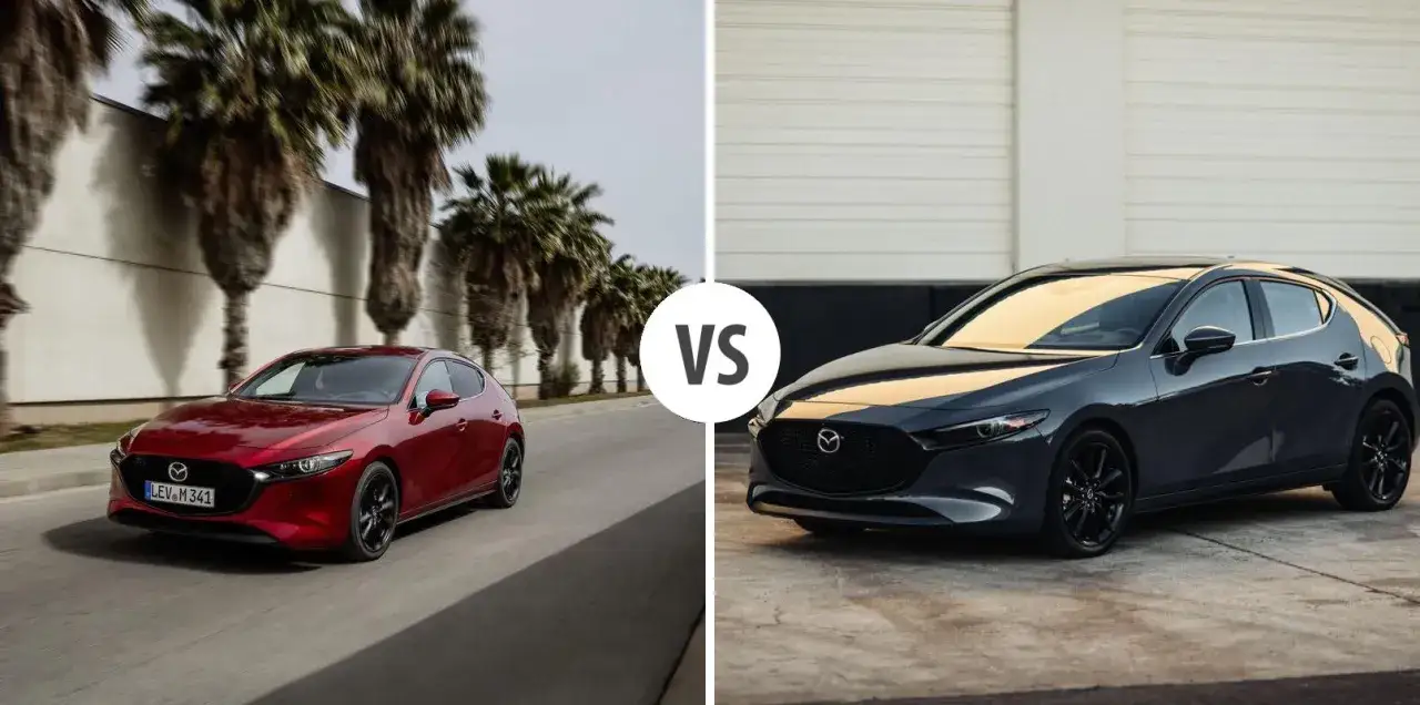 Dwa modele Mazda 3 sedan: czerwony na tle palm i ciemnoszary na tle budynku.