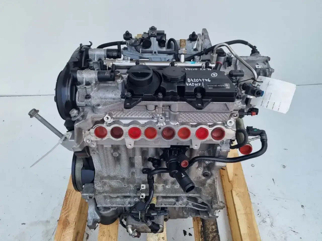 Silnik Volvo 2.0 T6, gotowy do montażu.
