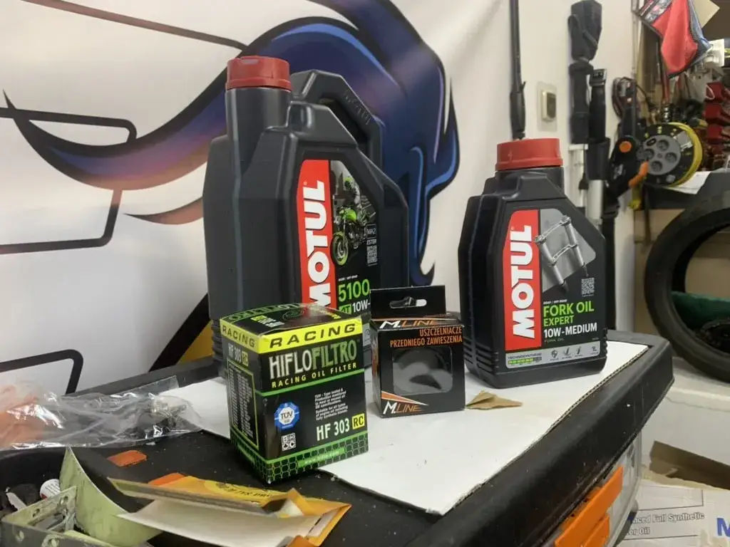 Zdjęcie Motul 5100 10W40 4L - najlepszy wybór do silników czterosuwowych