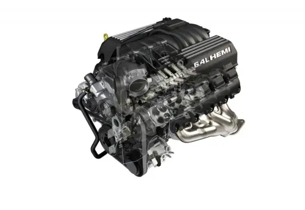 Przekrój silnika 6.4L HEMI z widocznymi elementami wewnętrznymi, takimi jak zawory i tłoki.