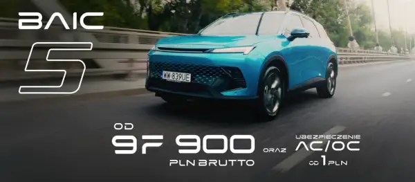 Niebieski BAIC 5 na drodze. Cena od 97 900 PLN brutto, ubezpieczenie AC/OC od 1 PLN.